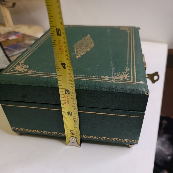 Vintage  Jewelry Box w/KEY 2 Tier Green Velvet Int - Picture 11 of 11